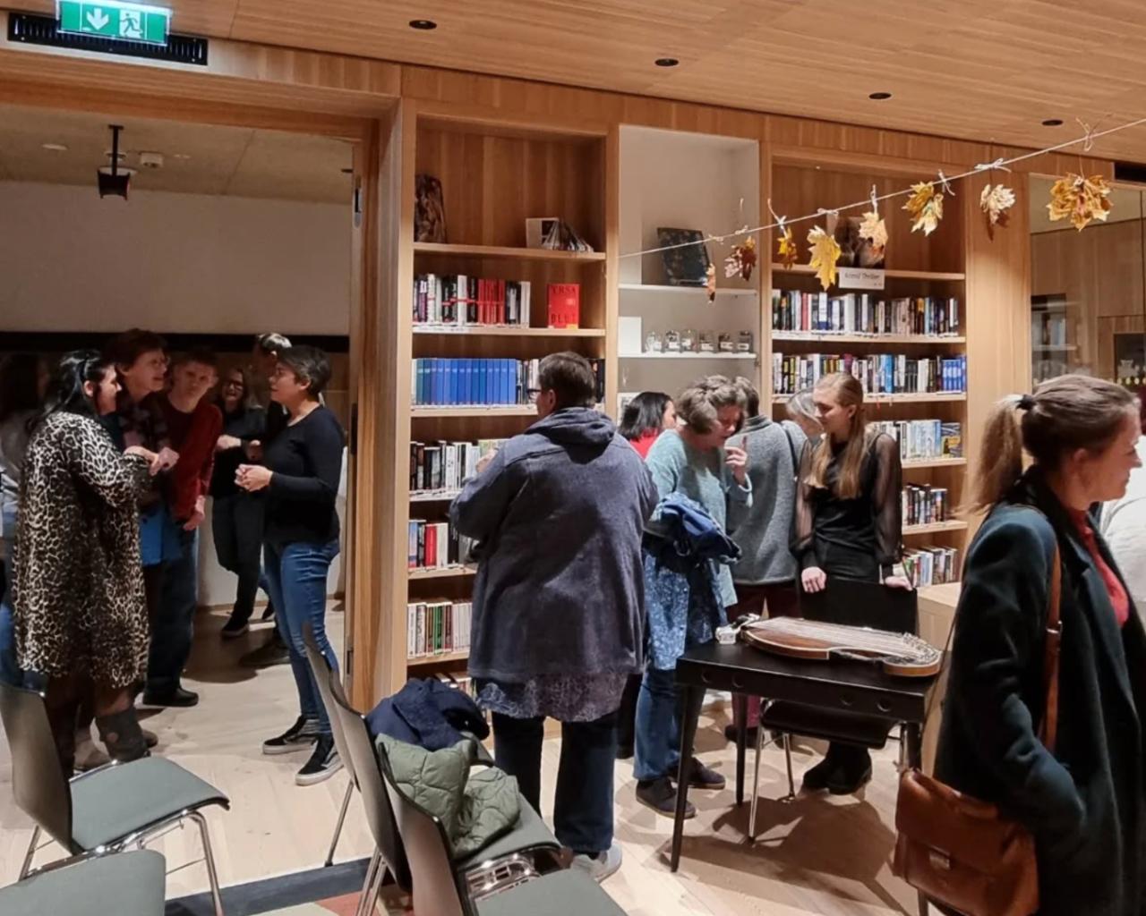 Krimi- und Gruselnacht mit Autor Christian Kössler in der Bücherei Brixlegg