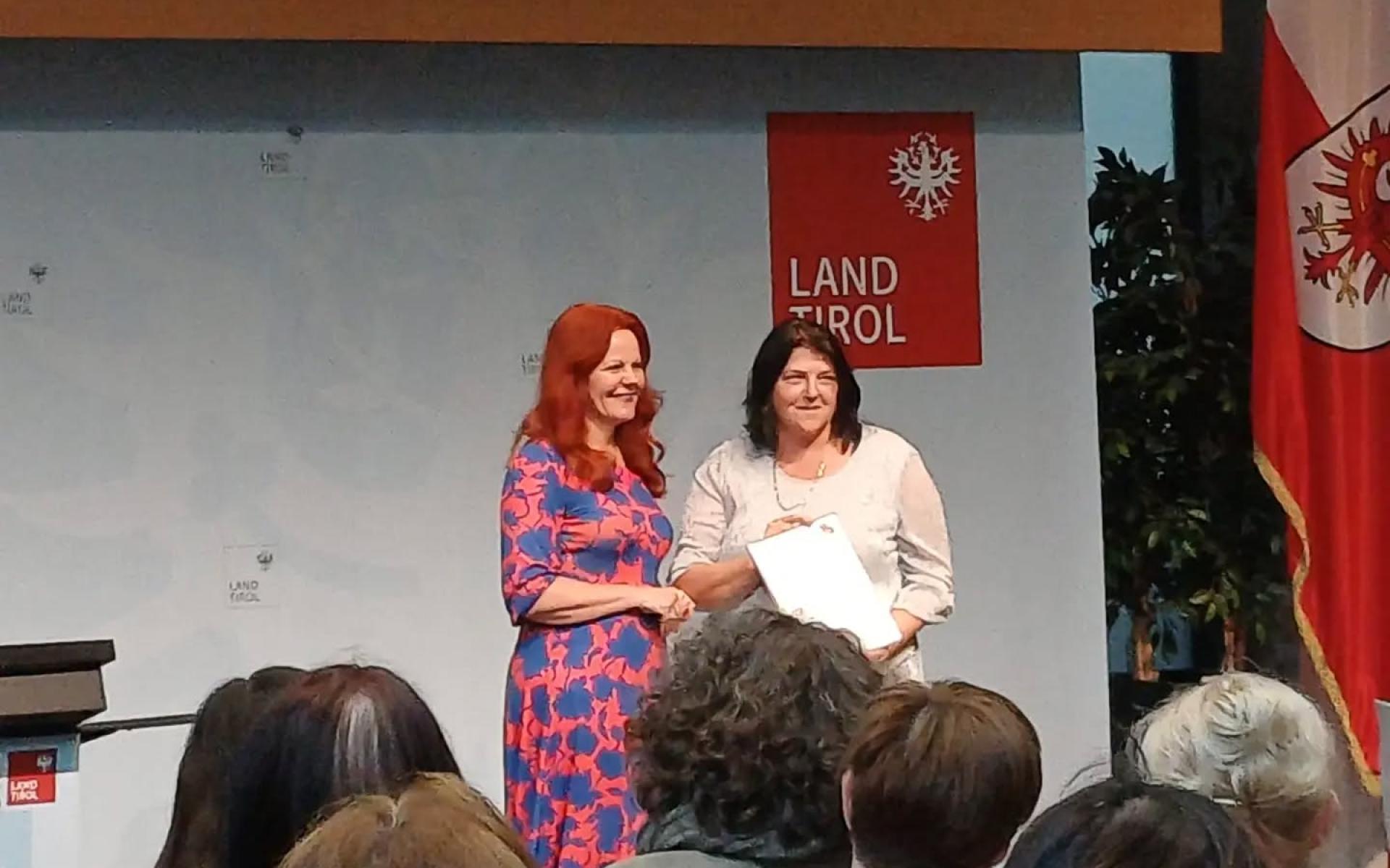 Leiterin Martina Ohlboth Ehrung von Landesrätin Cornelia Hagele geehrt